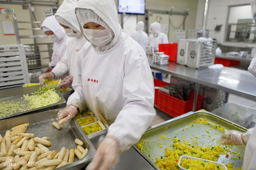 揭秘云端盛宴 新浪航空探秘航空餐從制作到銷售的全過程